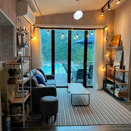 Us On Earth Guesthouse دانيانغ المظهر الخارجي الصورة