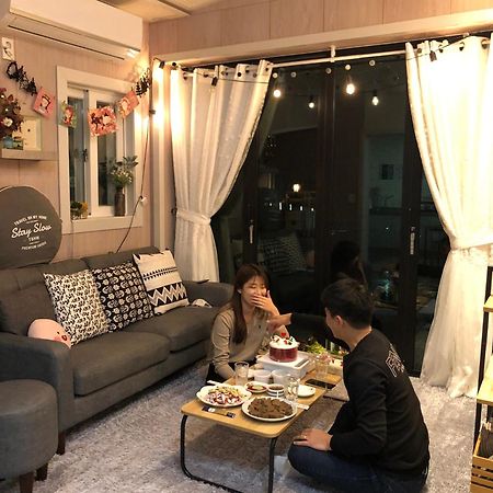 Us On Earth Guesthouse دانيانغ المظهر الخارجي الصورة