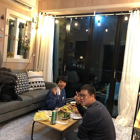Us On Earth Guesthouse دانيانغ المظهر الخارجي الصورة