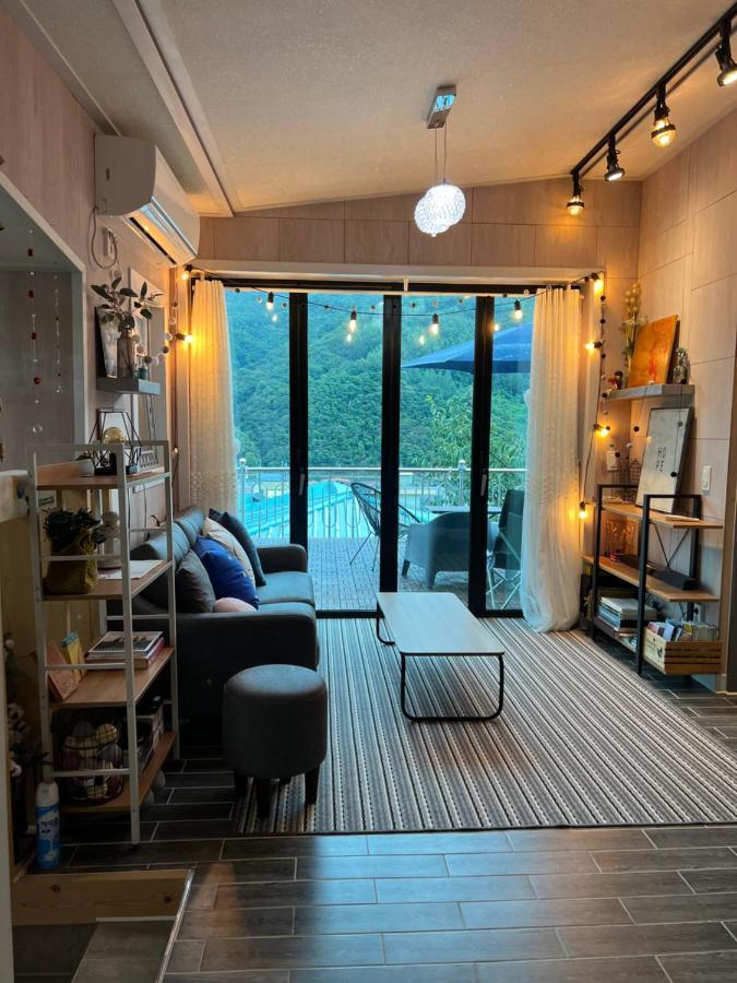 Us On Earth Guesthouse دانيانغ المظهر الخارجي الصورة